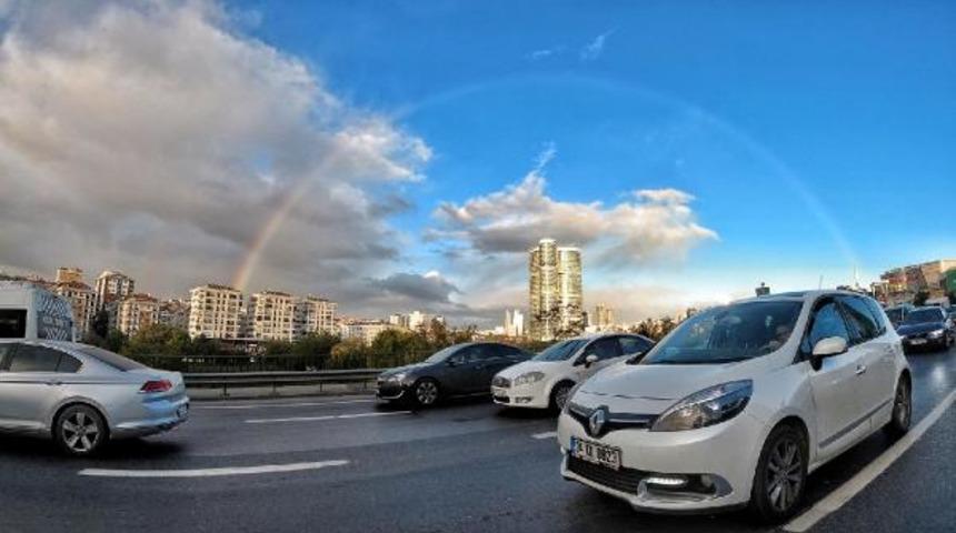 İstanbul'da gökkuşağı sürprizi!