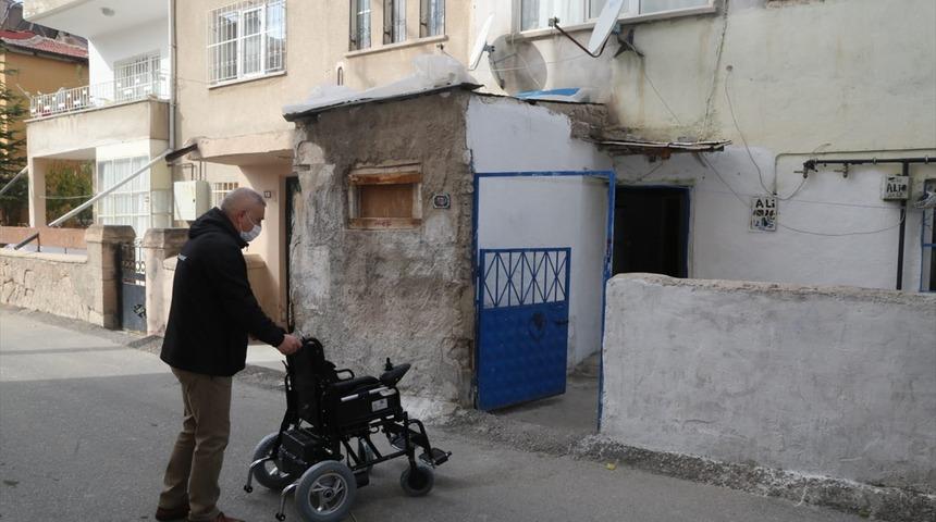 Niğde Belediye Başkanı &Ouml;zdemir'den kas hastası &ccedil;ocuğa ak&uuml;l&uuml; ara&ccedil;