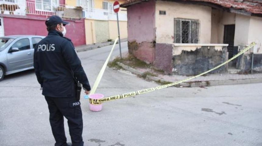 &Ouml;nce ablasını, ardından kendisini bı&ccedil;akladı