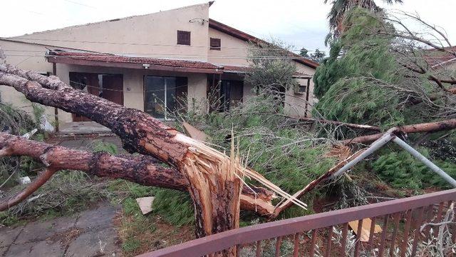 KKTC’de çıkan hortum büyük çapta maddi hasara neden oldu