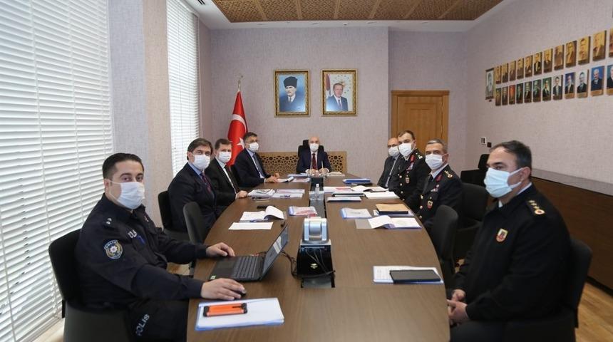 Erdil, K&uuml;tahya&rsquo;da &rsquo;G&uuml;venlik ve Asayiş Değerlendirme Toplantısı&rsquo;na katıldı