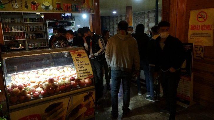 Müşteri dolu kafeler tek tek boşaltıldı G2