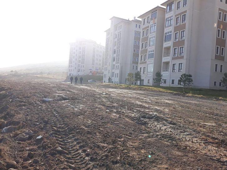 Kar yağışı fidan dikmeye engel olmadı G3