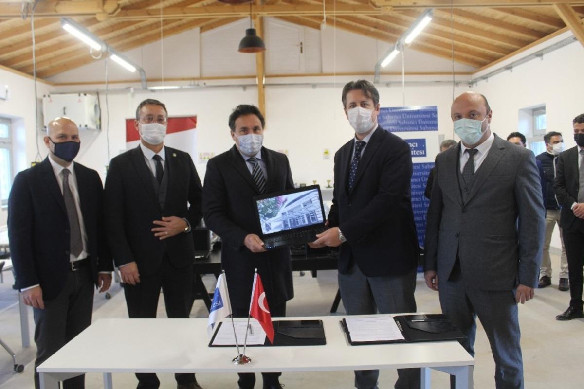 Ayvalıklı &ouml;ğrencilere 224 adet bilgisayar