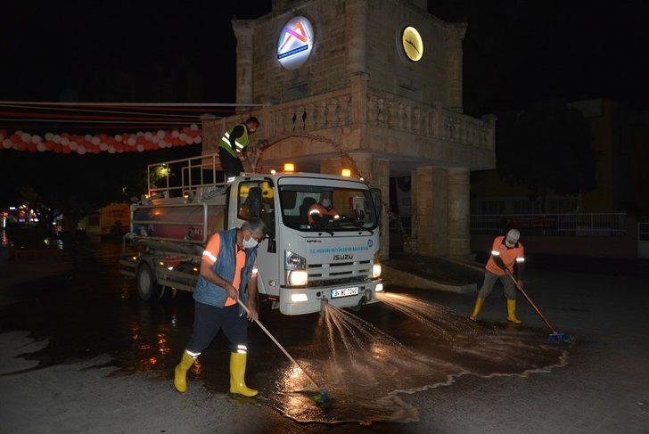 Tarsus’ta cadde ve kaldırımlar Büyükşehir Belediyesince dezenfekte edildi G5