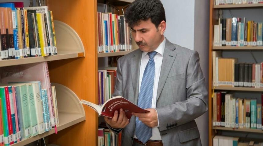 Kitap okuma etkinliğine Rekt&ouml;r Karacoşkun&rsquo;da katıldı