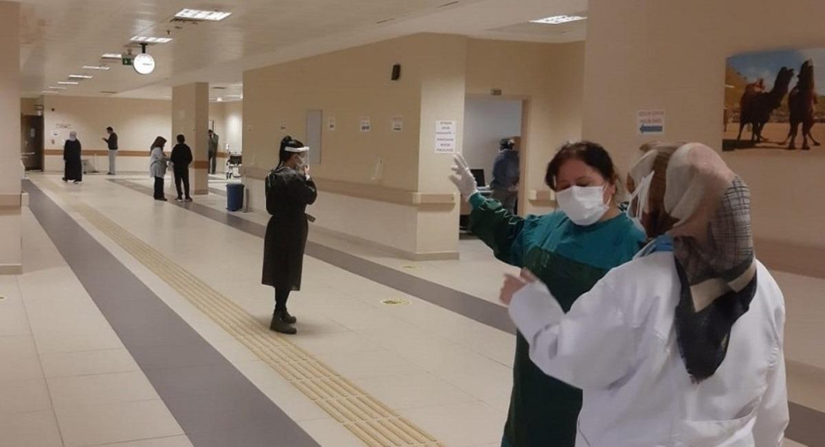 Nazilli Devlet Hastanesi&rsquo;nde 6 Covid-19 poliklinik alanı oluşturuldu