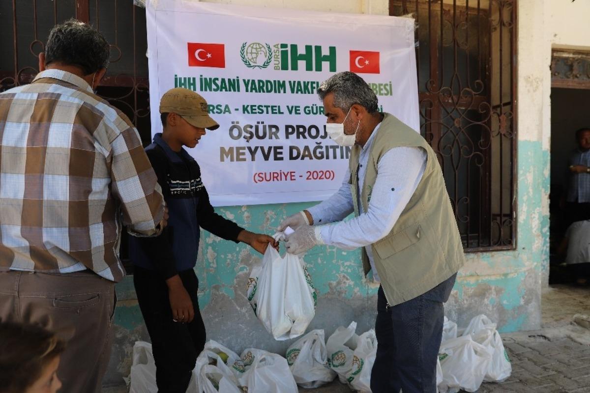 İhtiya&ccedil; sahibi Suriyeli ailelere meyve