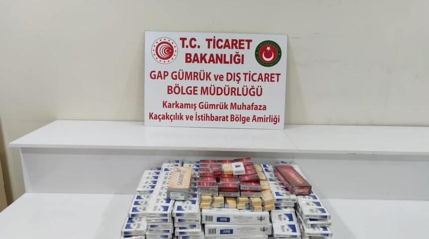 G&uuml;mr&uuml;k kapısında 650 paket ka&ccedil;ak sigara yakalandı
