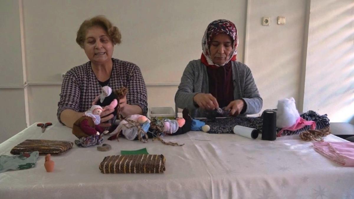 Kadınlar hem para kazanıyor hem de geleneksel k&uuml;lt&uuml;r&uuml; yaşatıyor