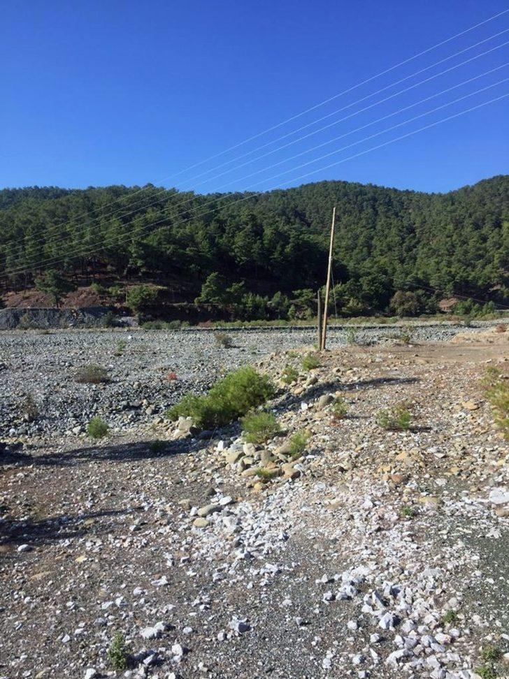 Hırsızlar öğrencilerin eğitimini engelledi G2