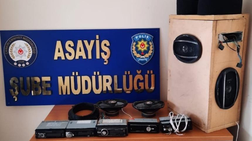 &Ccedil;ocuk yaştaki oto faresi yakalandı