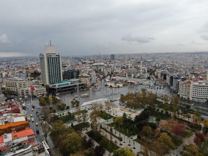 Sokağa çıkma kısıtlaması öncesi Taksim’de yoğunluk G1