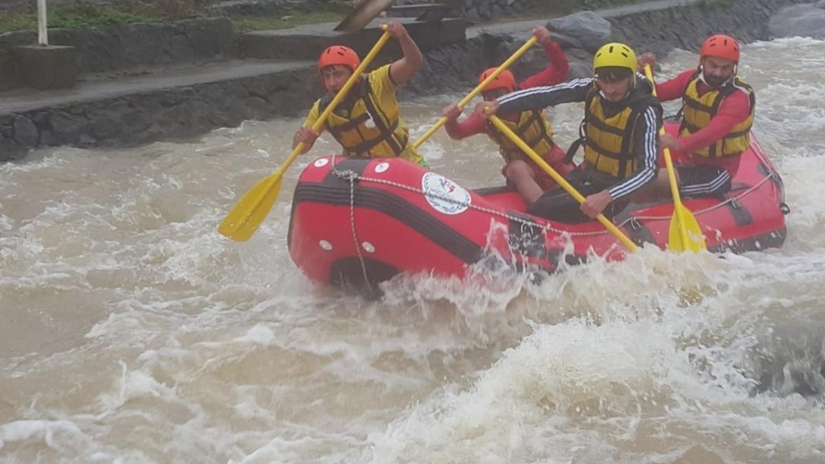 Şırnaklı sporcular rafting eğitimleri i&ccedil;in Rize&rsquo;de