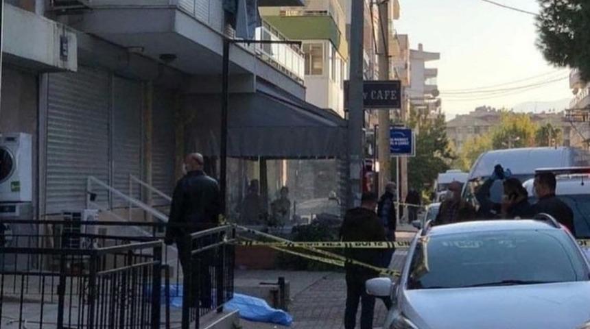 İzmir&rsquo;de balkondan d&uuml;şen 76 yaşındaki kadın hayatını kaybetti