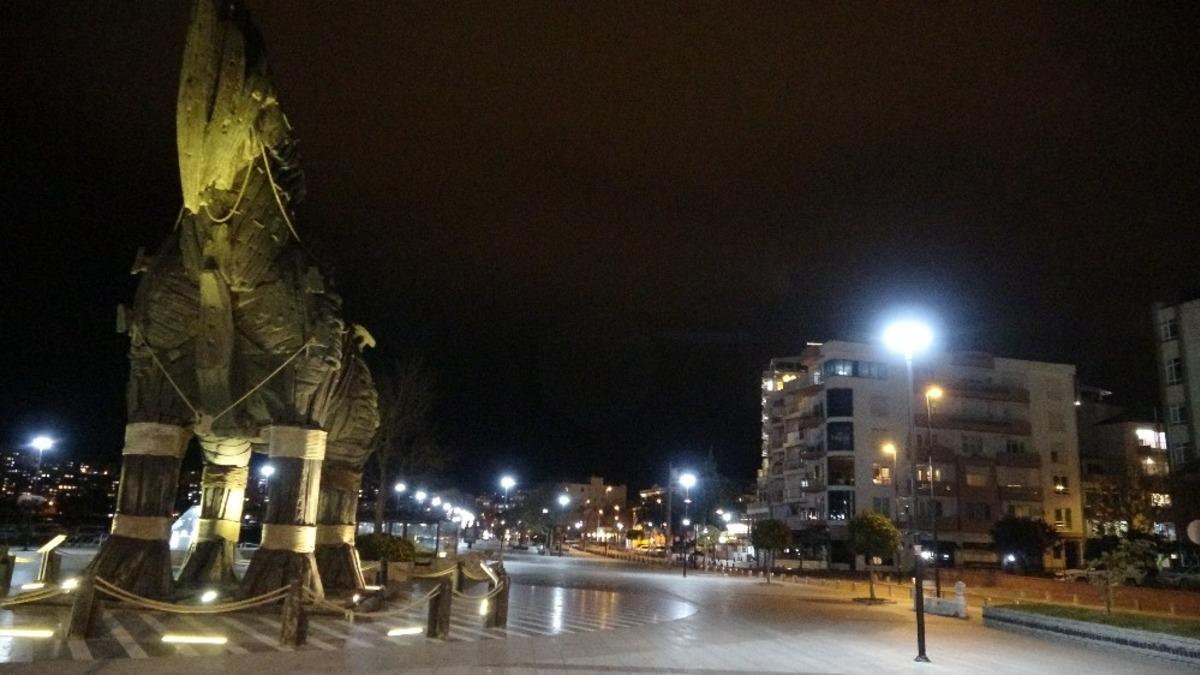 &Ccedil;anakkale&rsquo;de sokağa &ccedil;ıkma kısıtlaması başladı