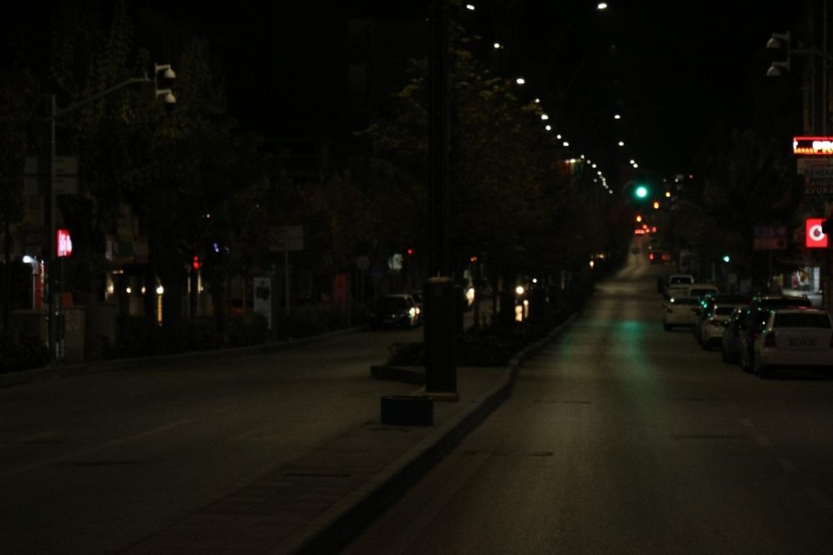 Kırşehir&rsquo;de, sokaklar ve meydanlar boşaldı