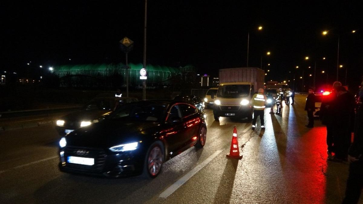 Sokağa &ccedil;ıkma kısıtlamasının başlamasıyla trafik denetimleri de başladı