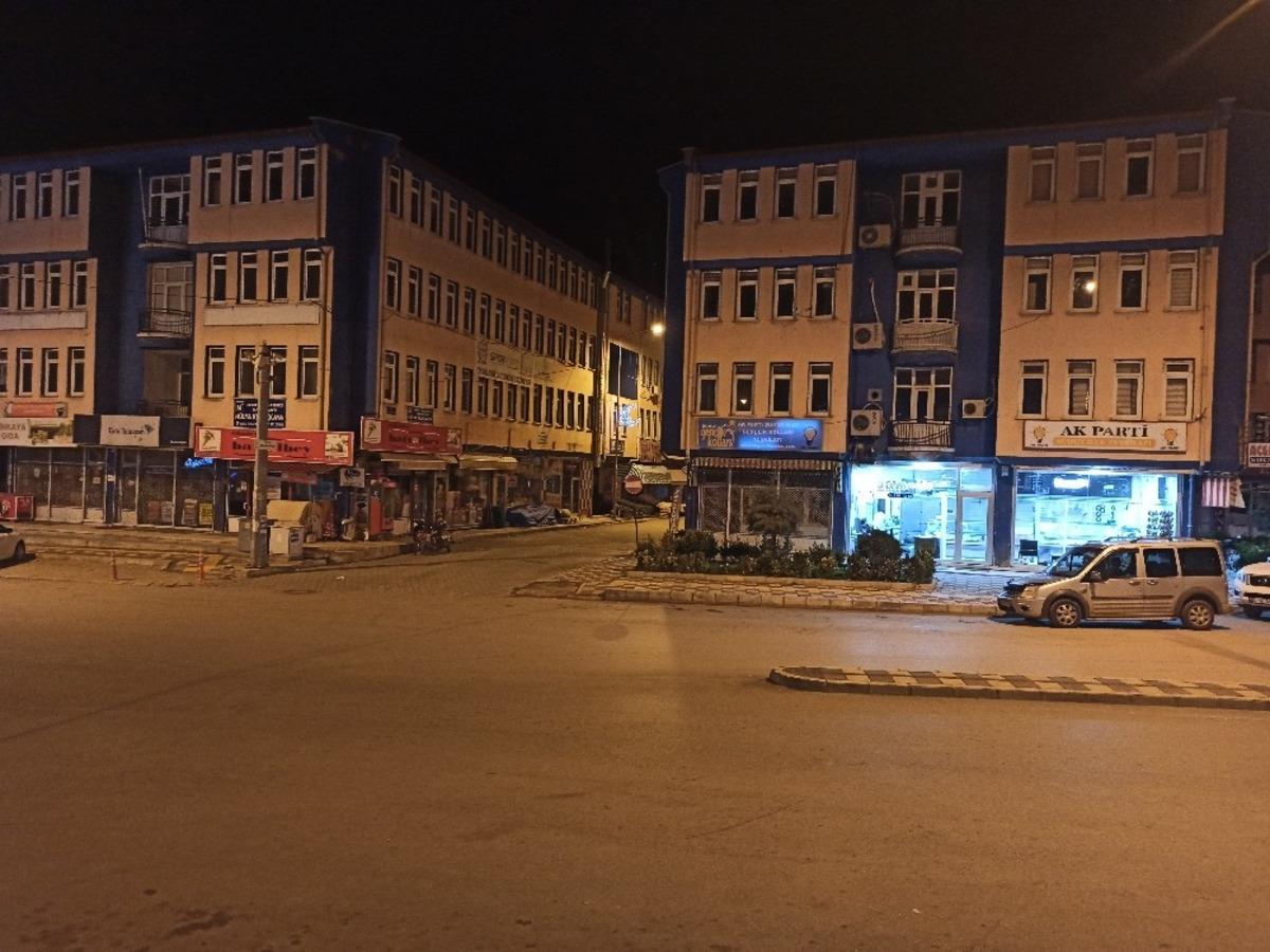 Şuhut&rsquo;ta kisitlamanın ilk g&uuml;n&uuml; cadde ve sokaklar bomboş kaldı