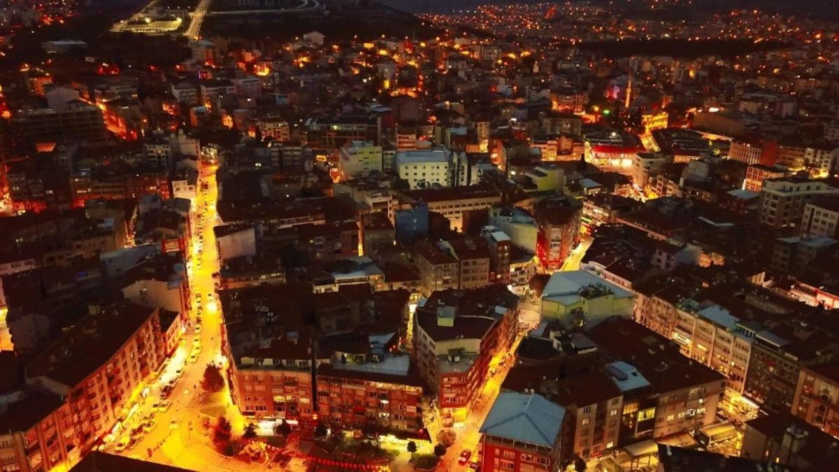 Balıkesir&rsquo;de vatandaşlar sokağa &ccedil;ıkma yasağına uydu