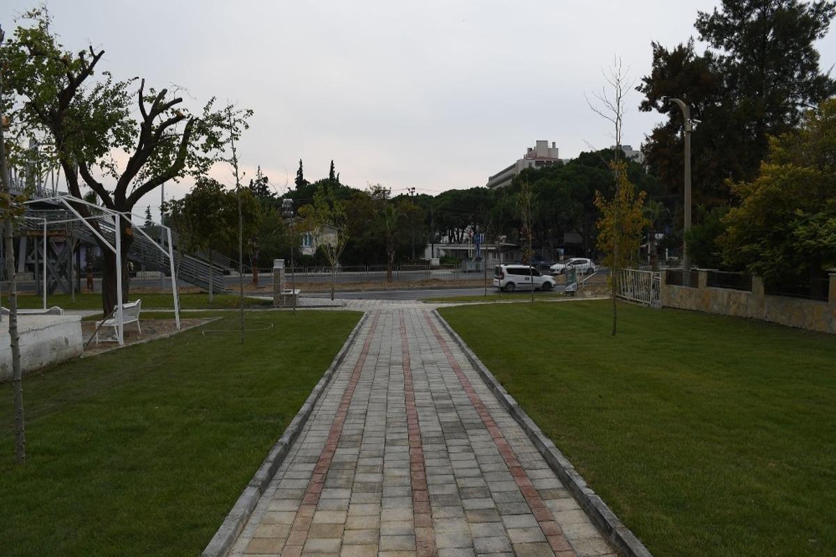 Kuşadası yeni parkları ile g&uuml;zelleşiyor