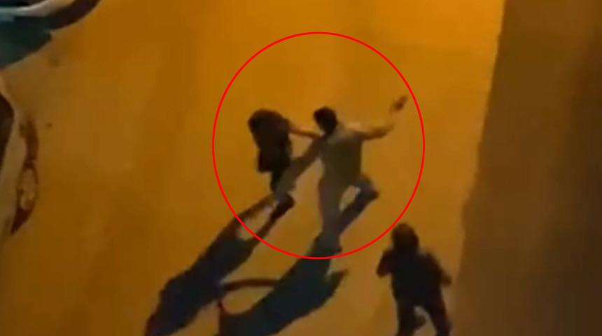 Şoke eden görüntüler! Sokak kısıtlamasında, yol ortasında 2 kadını tokatladı