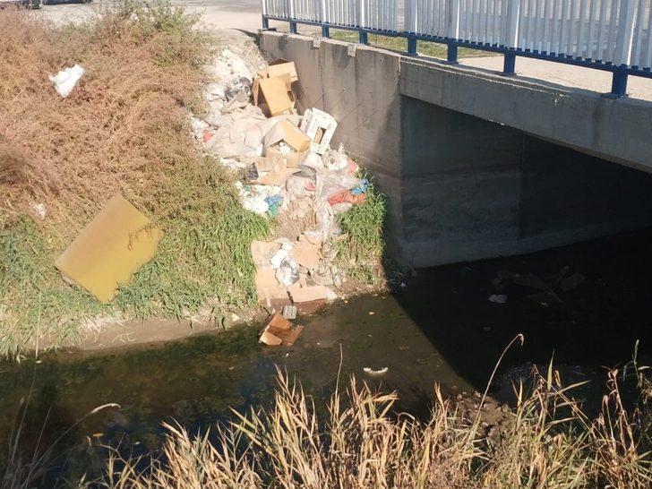 Sulama kanalına dökülen çöpler tedirgin ediyor G1