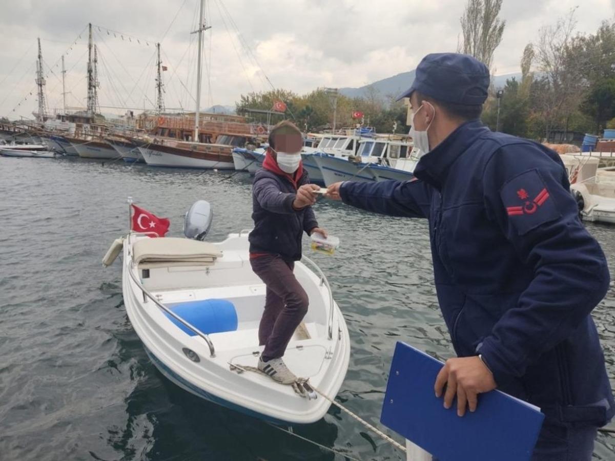 Sahil g&uuml;venlik Kuşadası K&ouml;rfezi&rsquo;ni havadan ve denizden denetliyor