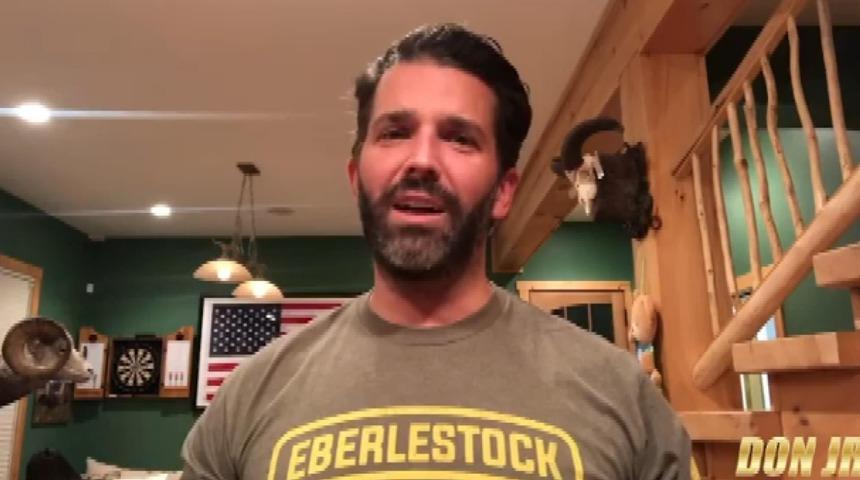 ABD Başkanı’nın oğlu Donald Trump Jr karantinadaki zamanını silahlarını temizleyerek geçirecek