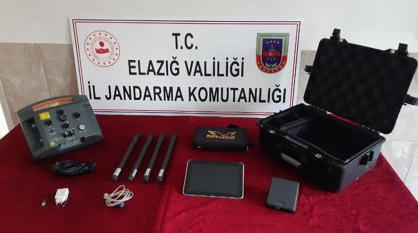 Elazığ&rsquo;da ka&ccedil;ak kazı yapan 5 ş&uuml;pheli yakalandı