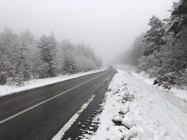 Bayburt’un yüksek kesimlerinde kar yağışı etkili oluyor