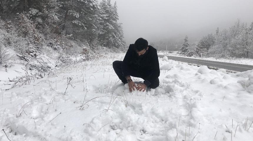 Bayburt&rsquo;un y&uuml;ksek kesimlerinde kar yağışı etkili oluyor