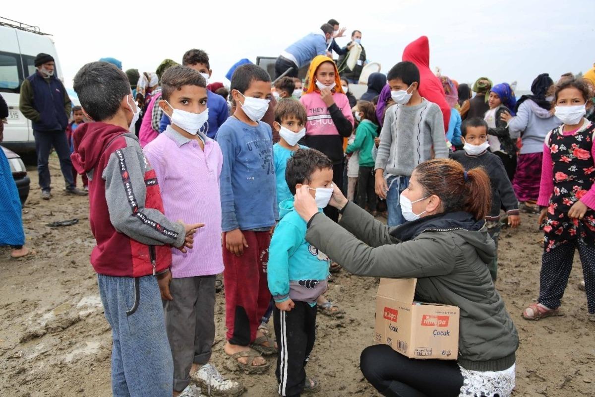Mevsimlik tarım iş&ccedil;ilerinin &ccedil;ocuklarına s&uuml;t ve hijyen kiti