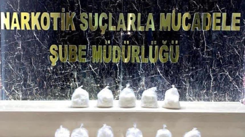 Bitlis&rsquo;te 5 kilo 600 gram metanfetamin ele ge&ccedil;irildi