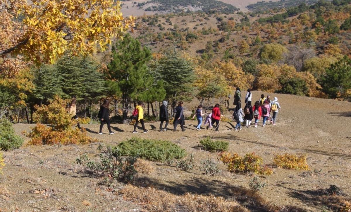 Beyşehir G&ouml;l&uuml; Milli Parkı sonbaharda doğa tutkunlarını hayran bırakıyor