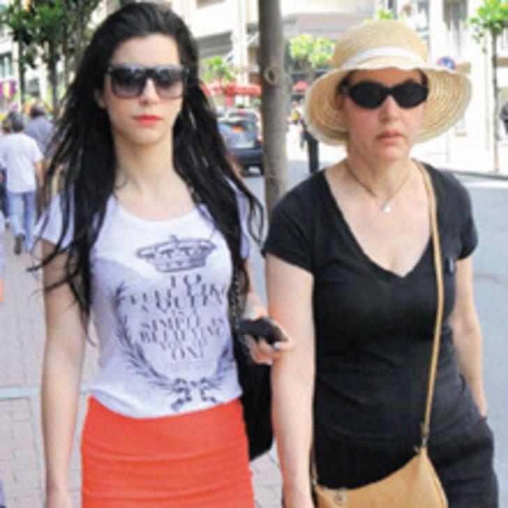 Sokakta Anne Azarı!