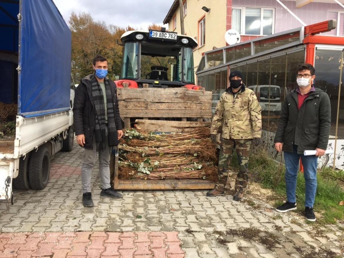 Demirkz&ouml;y&rsquo;de ahududu fidanları dağıtıldı