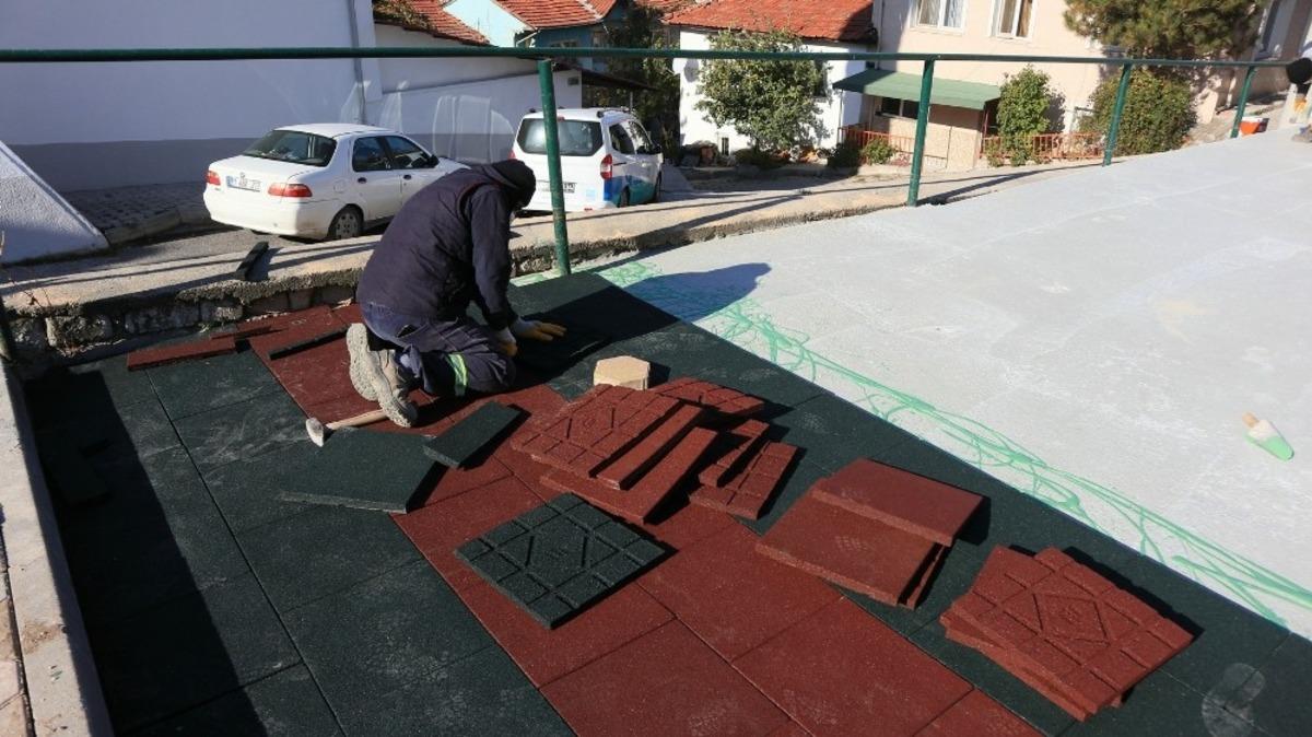 Odunpazarı&rsquo;nda oyun grupları oluşabilecek kazalara karşı g&uuml;venli hale getiriliyor