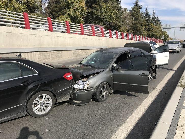 8 aracın karıştığı zincirleme kazada şans eseri yaralanan olmadı G3