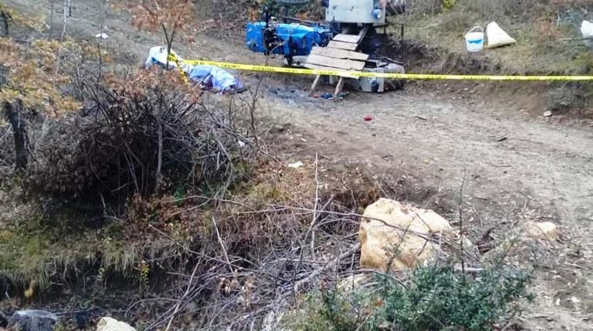 Sakarya'da mantar toplamaya giden ailenin traktörü devrildi: 2 ölü, 1 yaralı