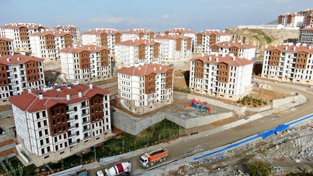 Depremzedeler için yapılan Gelincik Tepesi konutlarında çalışmalar sürüyor