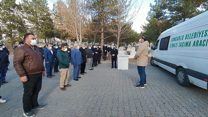 Korona virüsten hayatını kaybeden sağlık çalışanı toprağa verildi G1