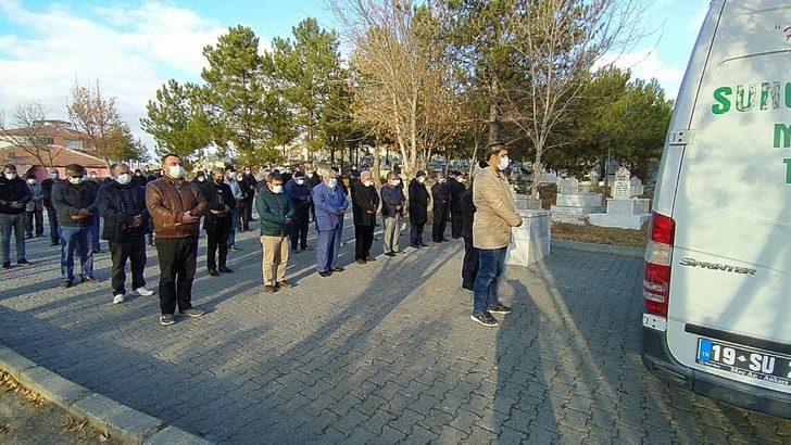 Korona virüsten hayatını kaybeden sağlık çalışanı toprağa verildi G2