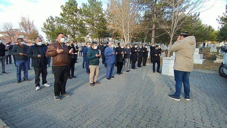 Korona virüsten hayatını kaybeden sağlık çalışanı toprağa verildi G3