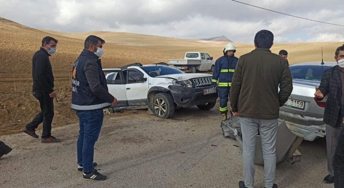 D&uuml;ğ&uuml;n konvoyunda kaza: 1 yaralı