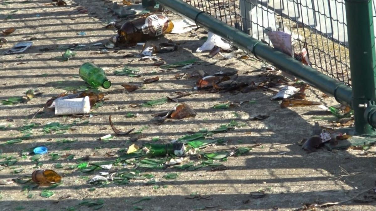 (&Ouml;zel) Otoyol &uuml;st&uuml;ndeki k&ouml;pr&uuml;y&uuml; &ccedil;&ouml;pl&uuml;ğe &ccedil;evirdiler