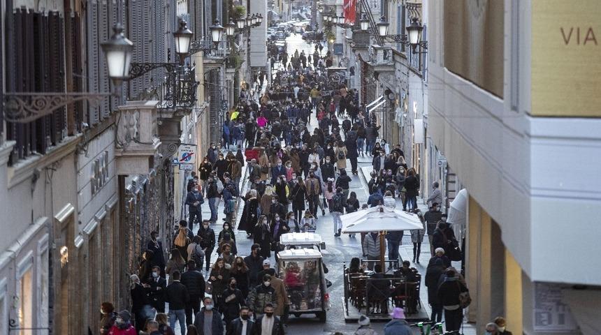 İtalya&rsquo;da aktif Covid-19 vaka sayısı 800 bini aştı