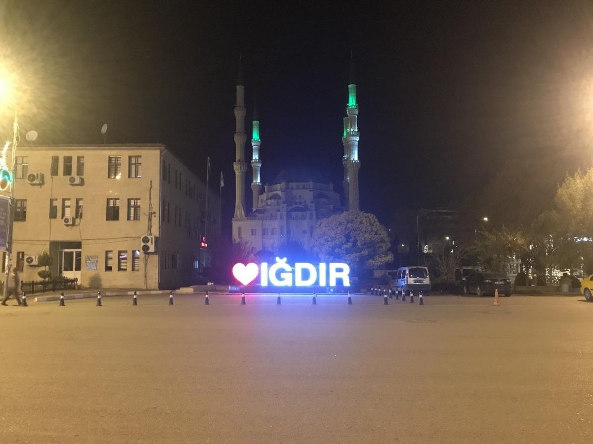 Iğdır&rsquo;da sokağa &ccedil;ıkma kısıtlamasının ikinci akşamında da sokaklar boş kaldı