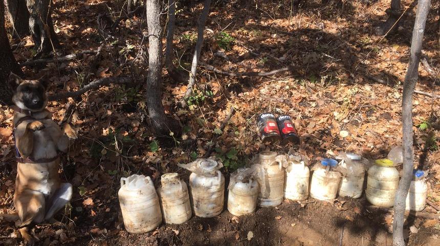 Bitlis'te, PKK'lı ter&ouml;ristlerce toprağa g&ouml;m&uuml;l&uuml; EYP ve yaşam malzemesi ele ge&ccedil;irildi