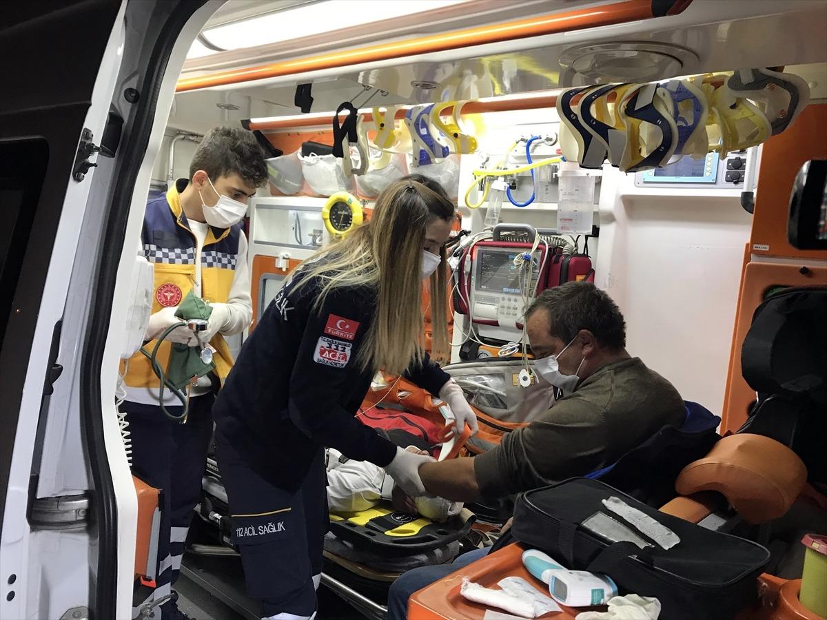 Aksaray'da otomobil ile kamyonet &ccedil;arpıştı: 5 yaralı